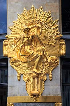 Goldener Schmuck